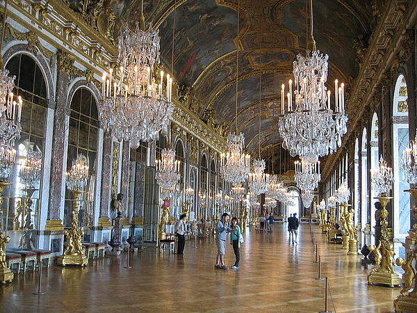 Der prächtige Spiegelsaal von Versailles.