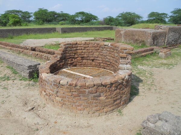 Brunnen und Kanäle zur Entwässerung in Lothal. Abwassersystem in Lothal