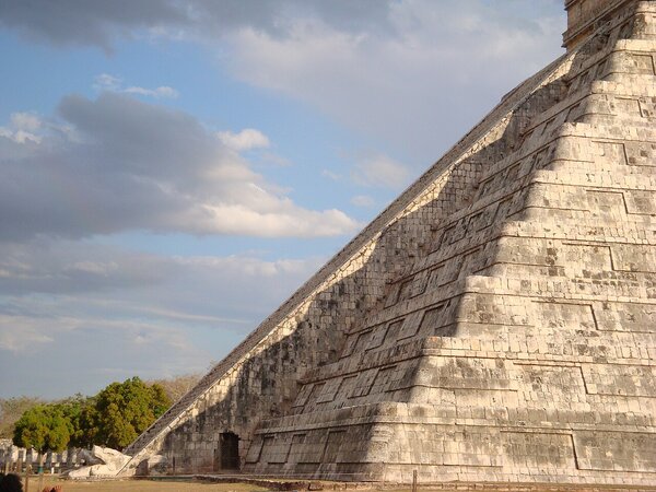 Kukulkan-Schatten an der Pyramide des Kukulkan